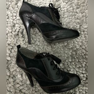 Bakers Rosanne black and brown leather shoes. Size 7.
